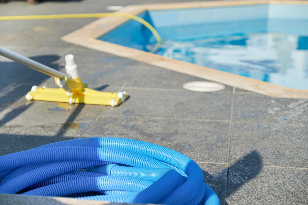 Diferença da limpeza profissional de piscinas